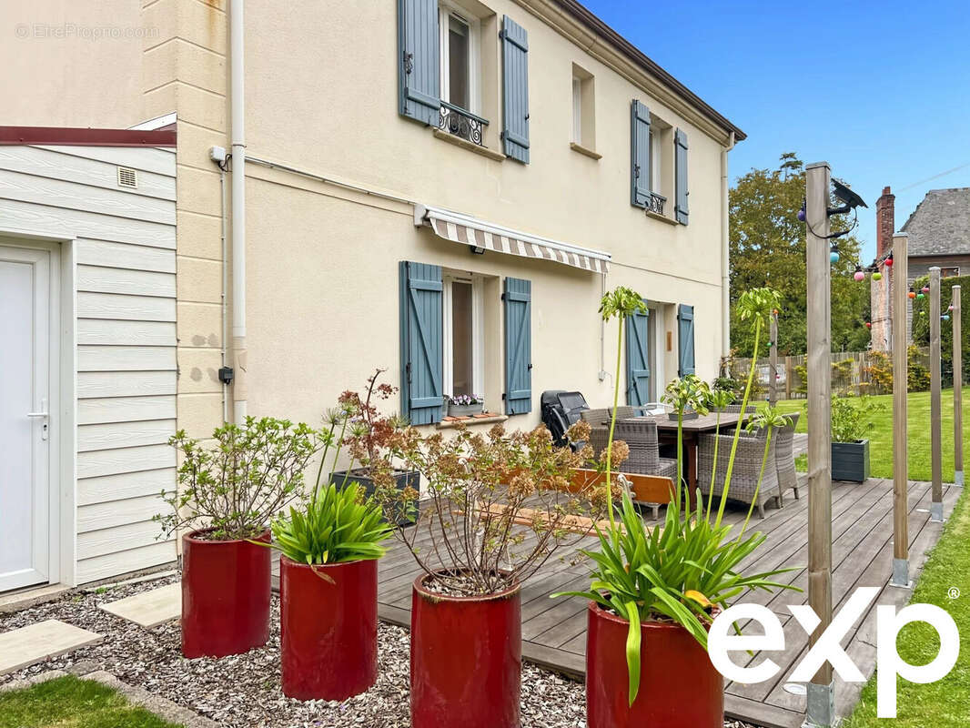 Maison à BELLENGREVILLE