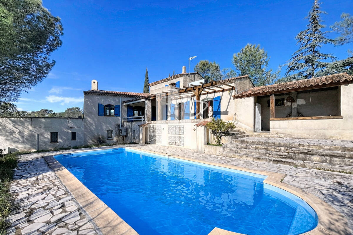 Maison à PUGET-SUR-ARGENS