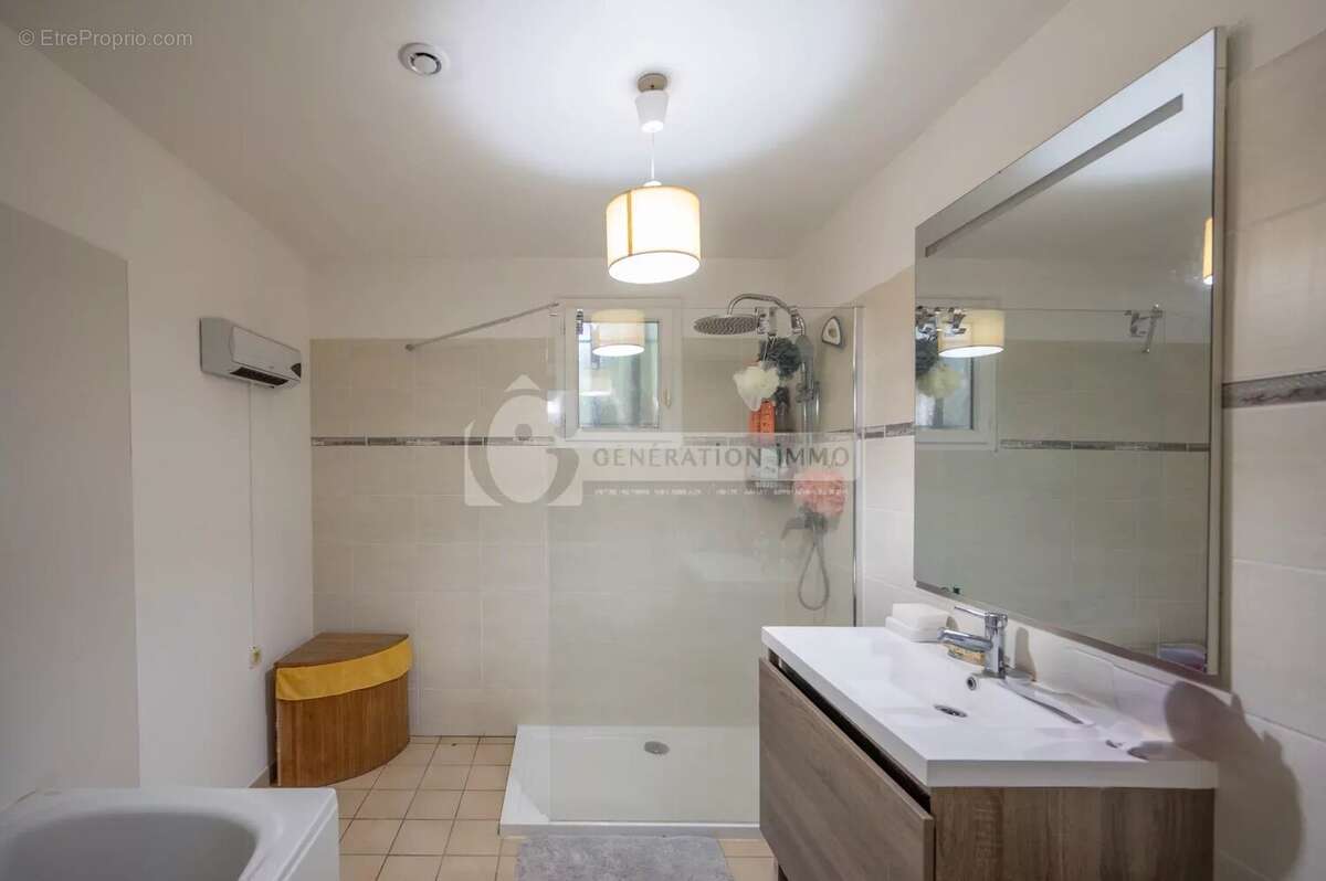 Maison à SAINT-ETIENNE-DU-GRES