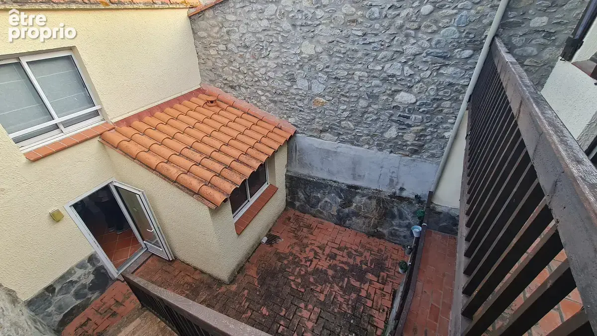 Maison de village atypique de 85 m2 T5 (4 chambres)    2 corps de bâti autour d'un patio sans vis à vis   Camp - photo 8
