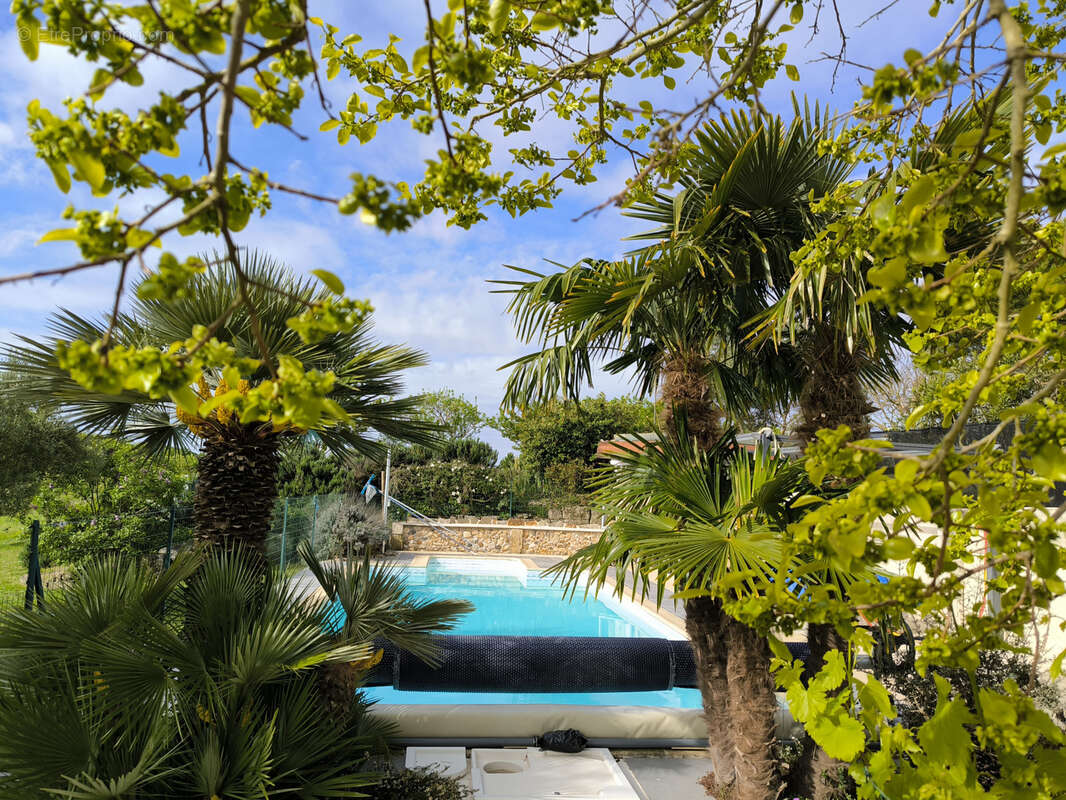 Maison à CHENAC-SAINT-SEURIN-D'UZET