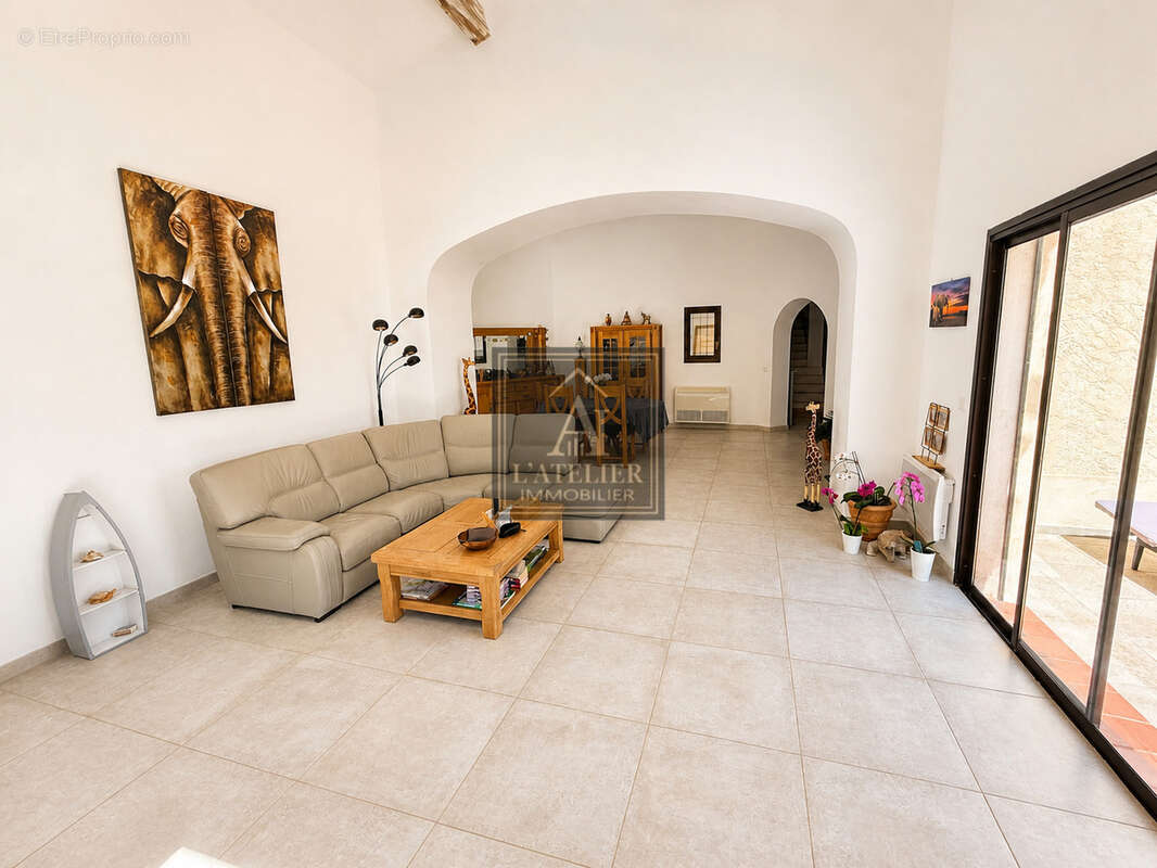 Maison de 170 m2 avec garage et piscine sur une parcelle de 1485 m2 - photo 7