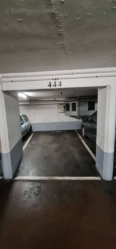 Parking à PARIS-16E