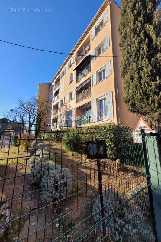 Appartement à LE MUY