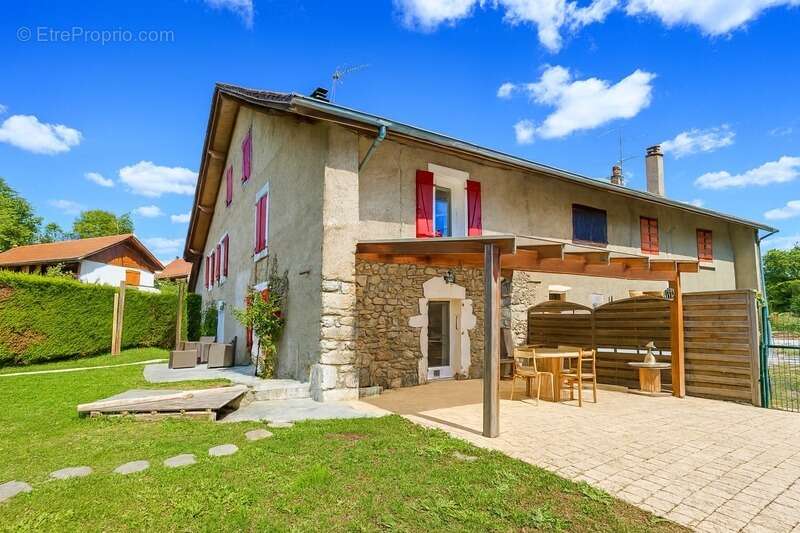 Maison à PERS-JUSSY