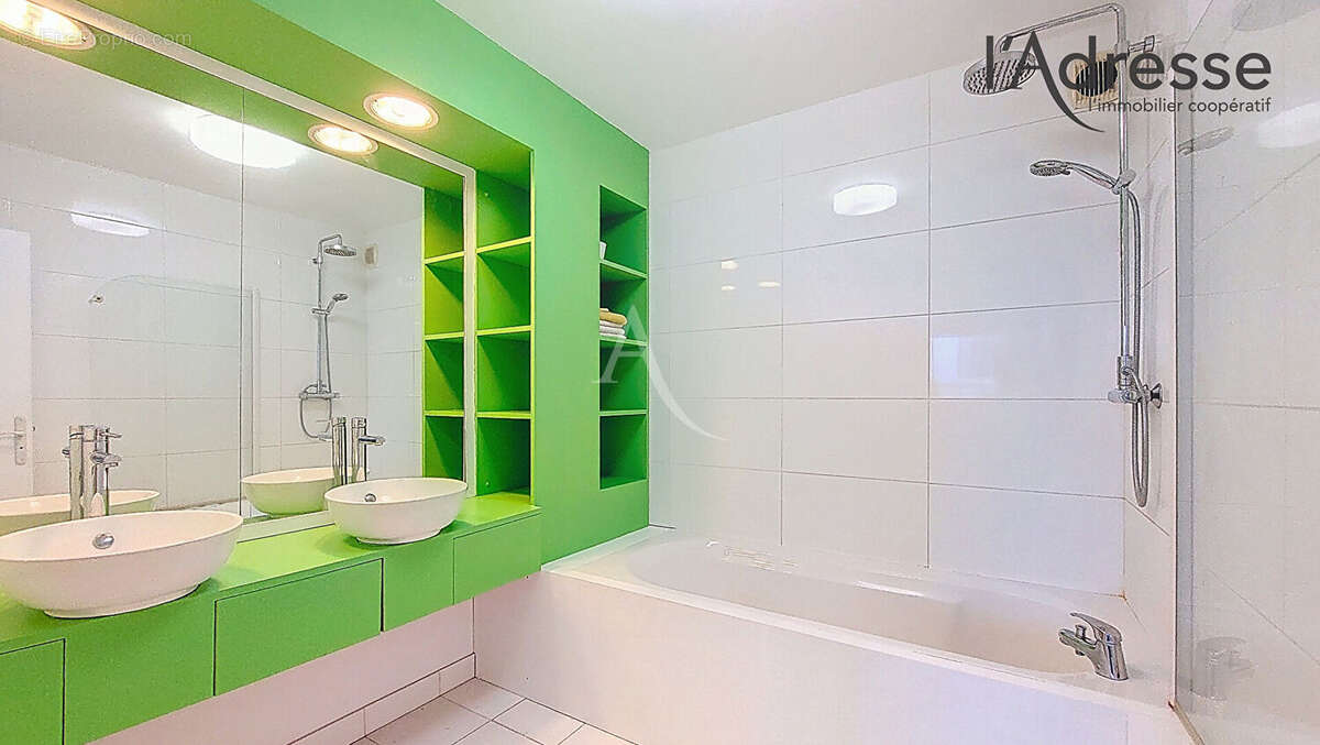 Appartement à COURBEVOIE