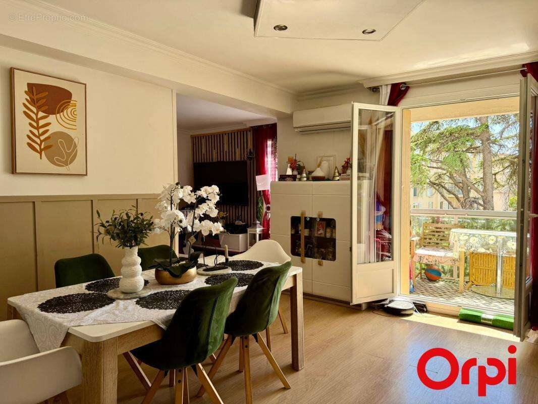 Appartement à MARSEILLE-4E