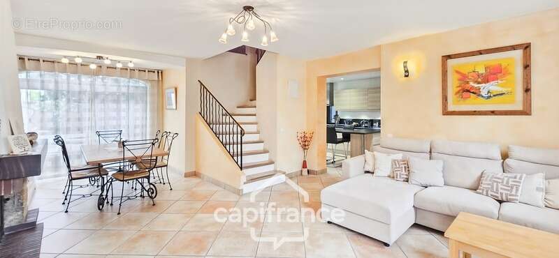 Maison à SOLLIES-PONT