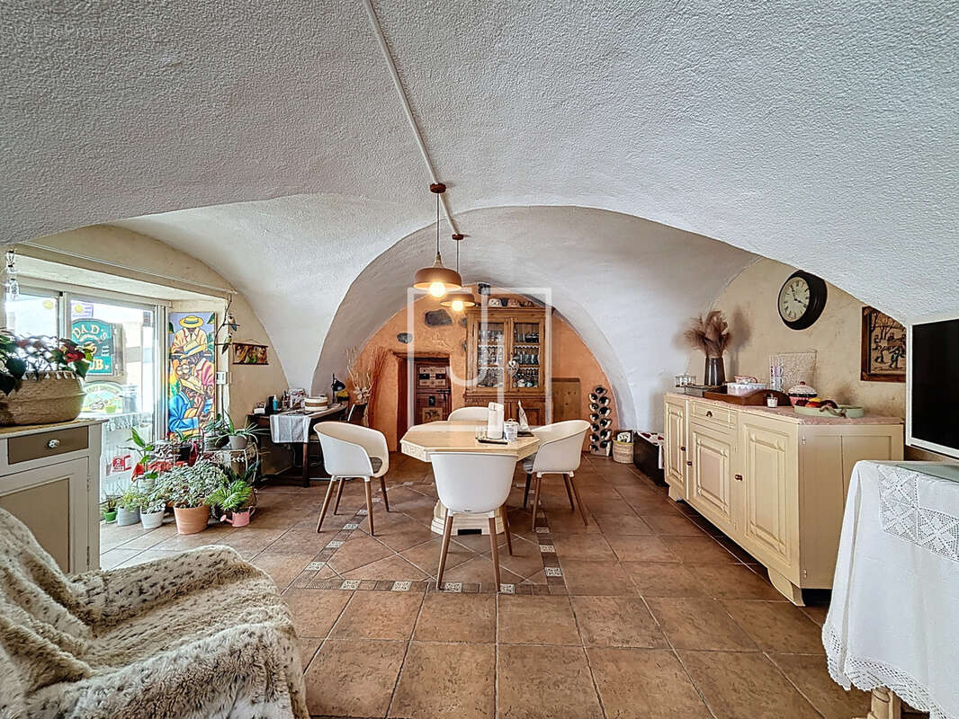 À vendre maison de caractère, 10 pièces à Jausiers (04850) - photo 4