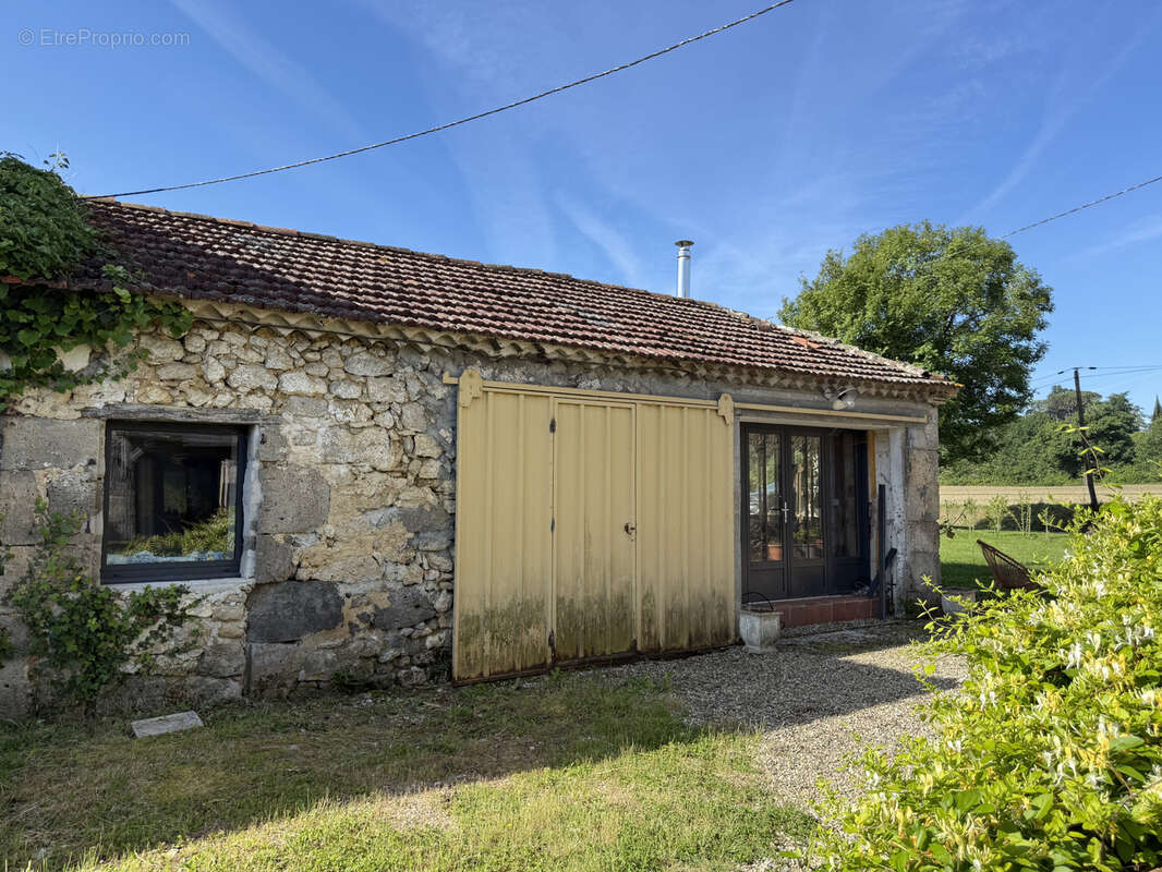 Secteur condom—maison de hameau avec dependances sur 1658m2 - photo 21