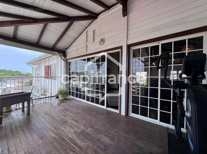 Maison à LES ABYMES