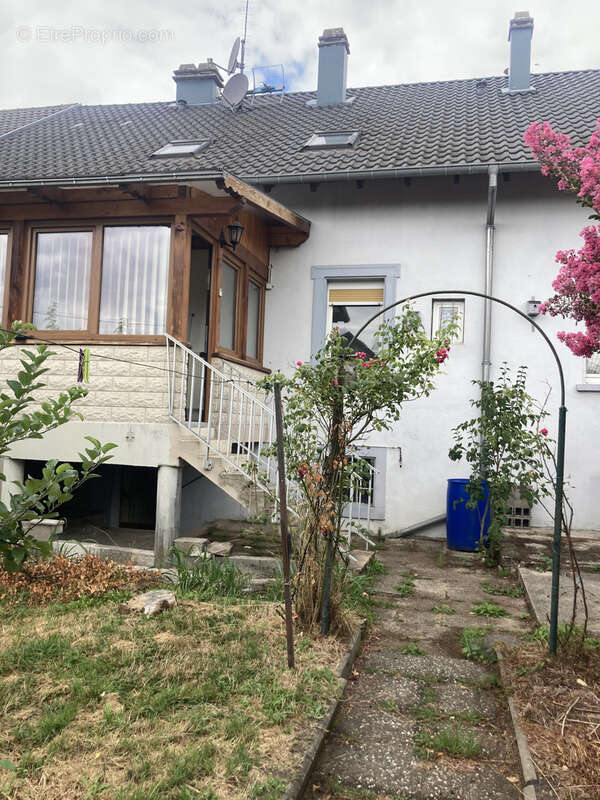 Maison familiale de 130 m2   4 chambres, double garage et terrain - photo 7