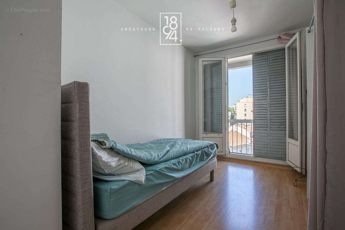 Appartement à MARSEILLE-5E