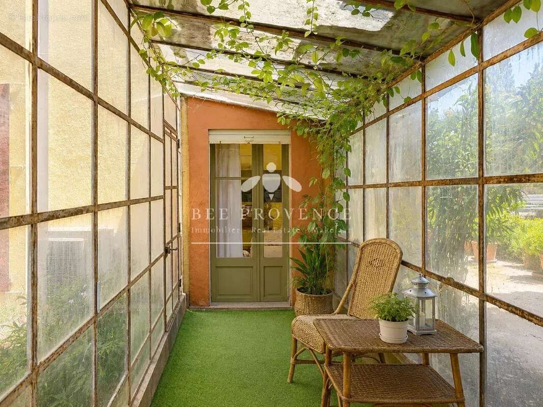 Propriété de caractère dans un cadre exceptionnel, offrant de nombreuses possibilités! - photo 4