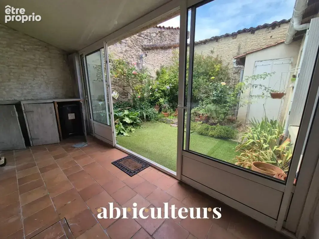 Maison de ville de plein pied d'environ 80m² en vente à Cognac (16100) - photo 6