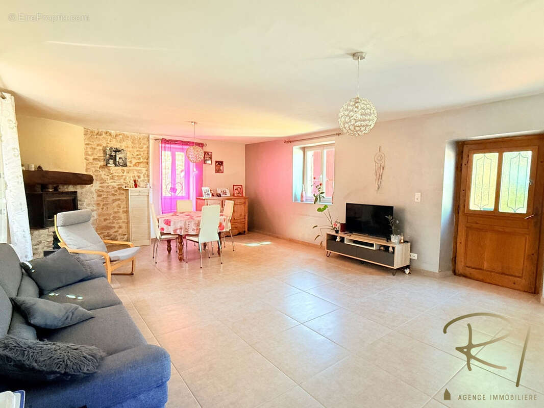 Maison à SAINT-PRIVAT-DE-CHAMPCLOS
