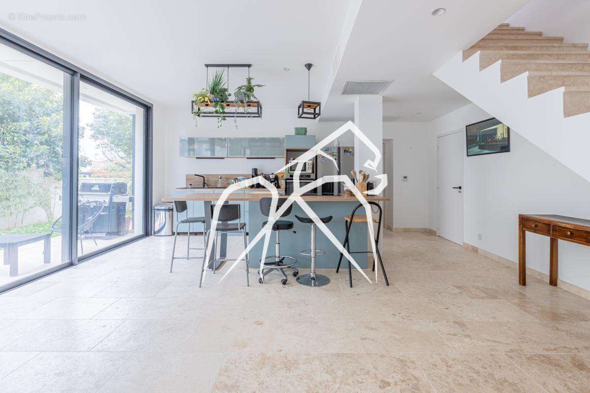 Maison à VILLENEUVE-LES-MAGUELONE