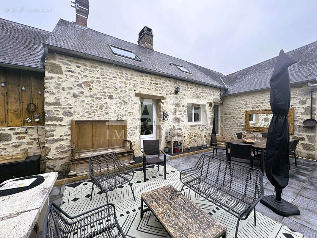 Maison à SAINT-PATRICE-DU-DESERT