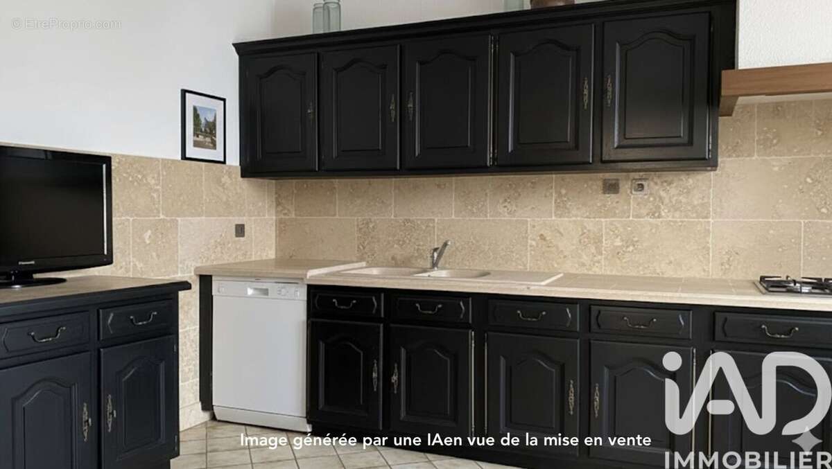 Maison 140 m² à Saint-Meme-Les-Carrieres  - photo 4