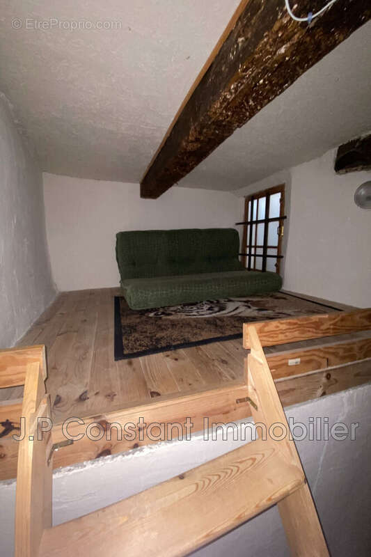 Appartement à CEYRESTE