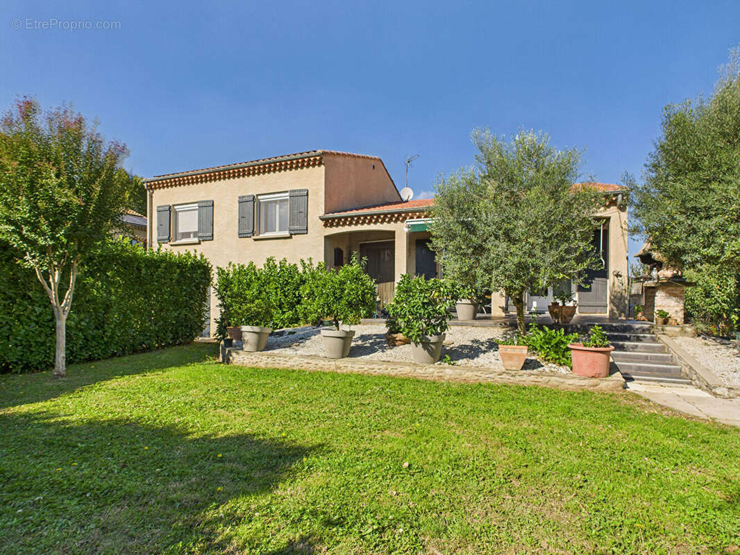 Maison à SAINT-JEAN-DE-MUZOLS