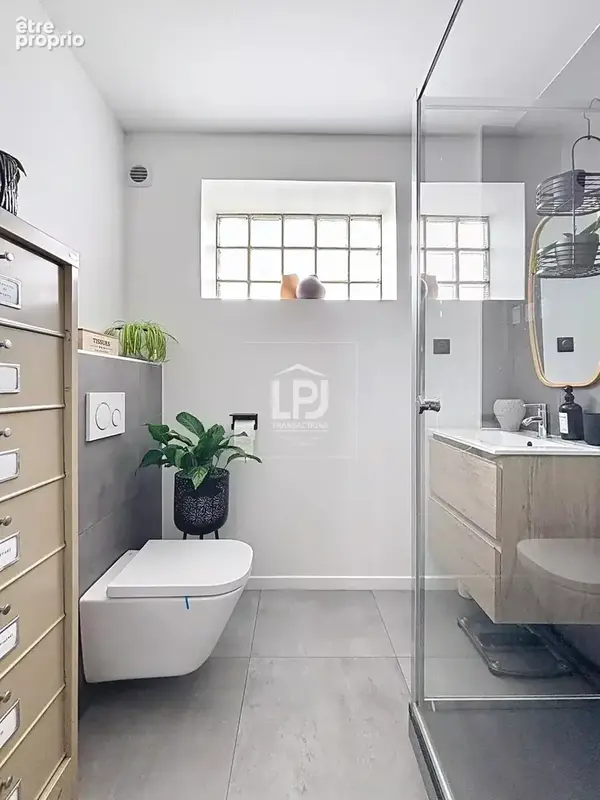 Très bel appartement traversant T3 de 70 m², entièrement rénové, 2 balcons, 1 cave et 1 place de stationnement dans une résidenc - photo 8