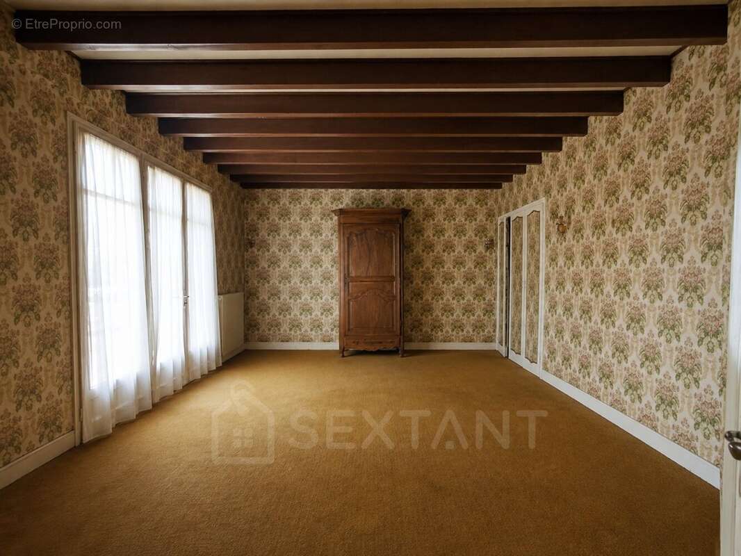 Maison de 120 m²  à rénover  4 chambres  grandes dépendances - photo 7