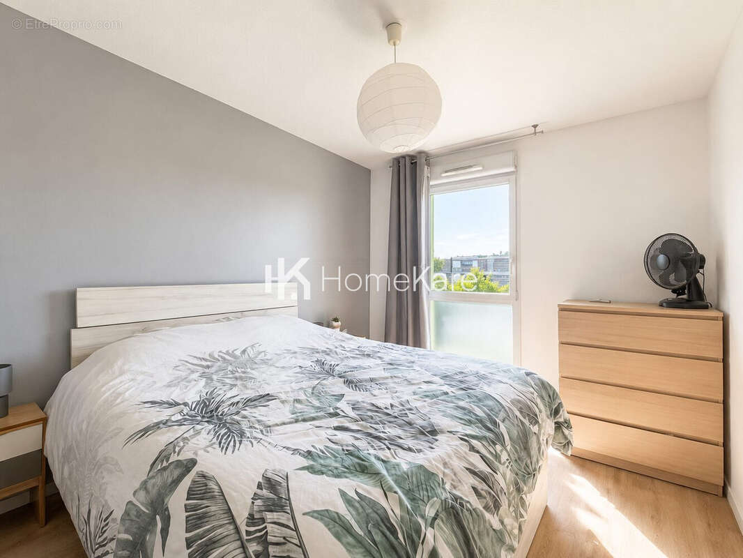 Appartement 76 m² à Cenon  - photo 4