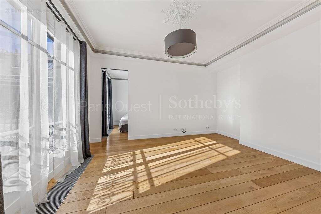 Appartement à PARIS-8E