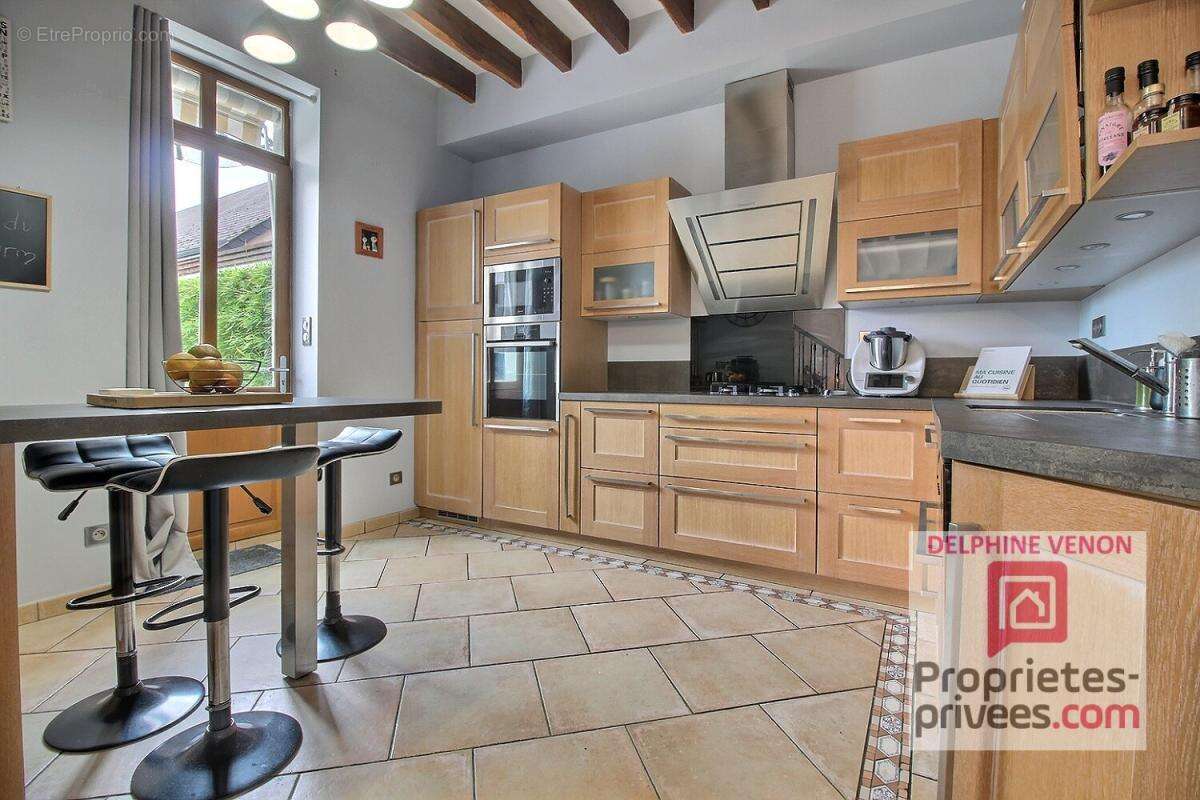 Exclusivité - Maison bourgeoise de 225 m² classe énergie C avec double garage et jardin en centre ville de Châteauneuf sur Loire - photo 6