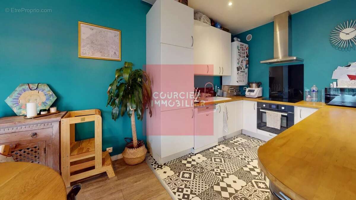 Appartement à LE MESNIL-SAINT-DENIS
