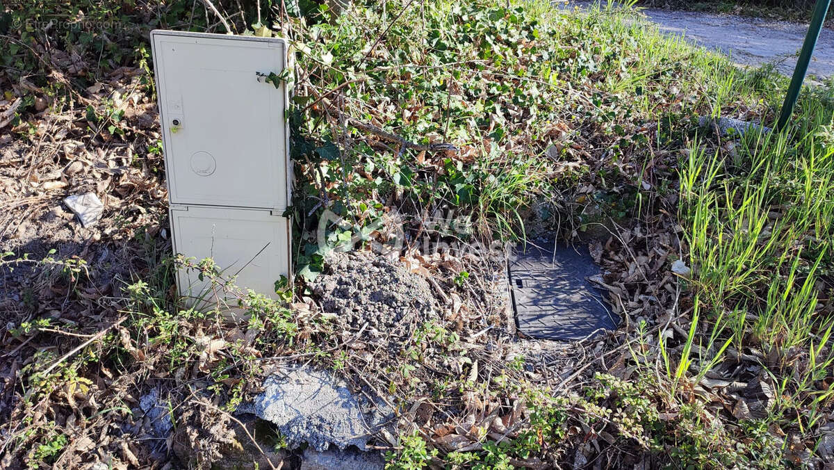 viabilisé boîtier du compteur - Terrain à CRANSAC