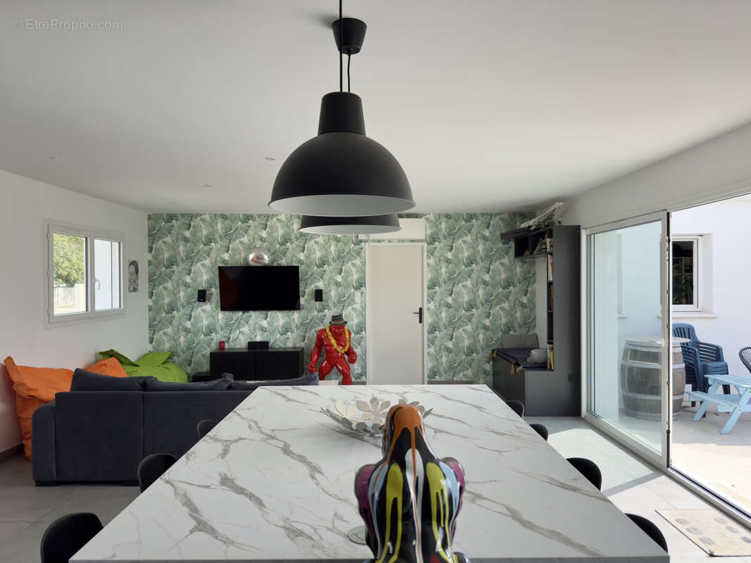 Maison à CHAMPAGNE-LES-MARAIS