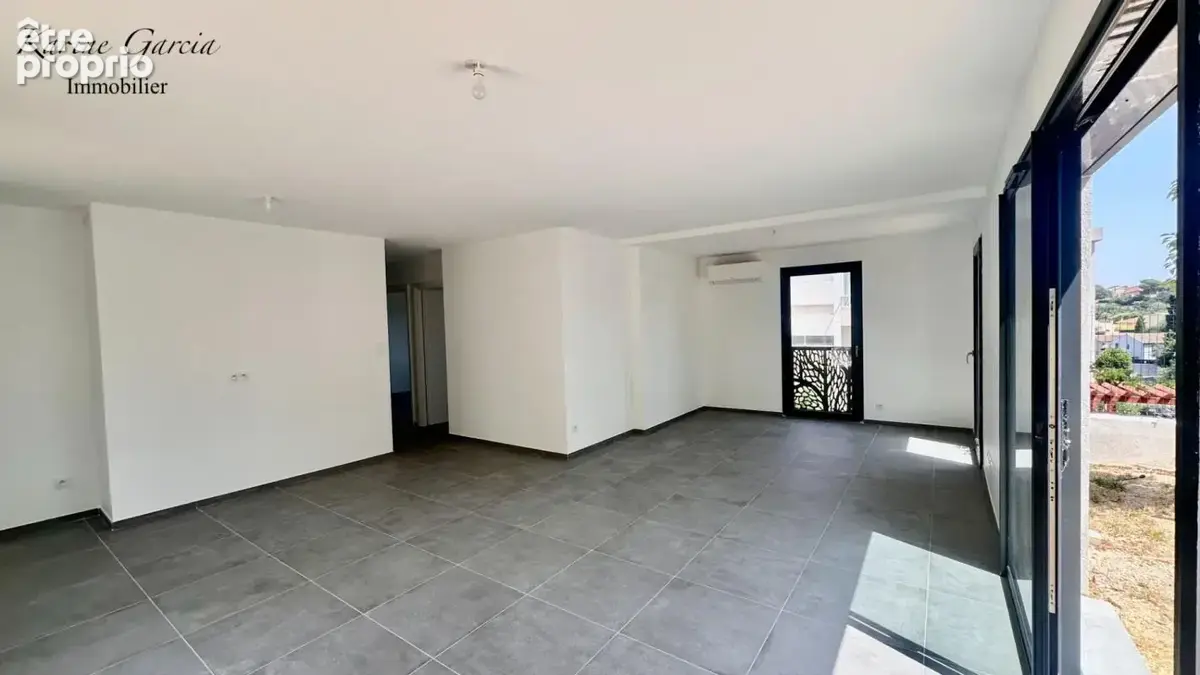 Six fours les plages - construction recente - appartement de type 3 -  68 m2 - terrain 54 m² - parking en sous sol - photo 6