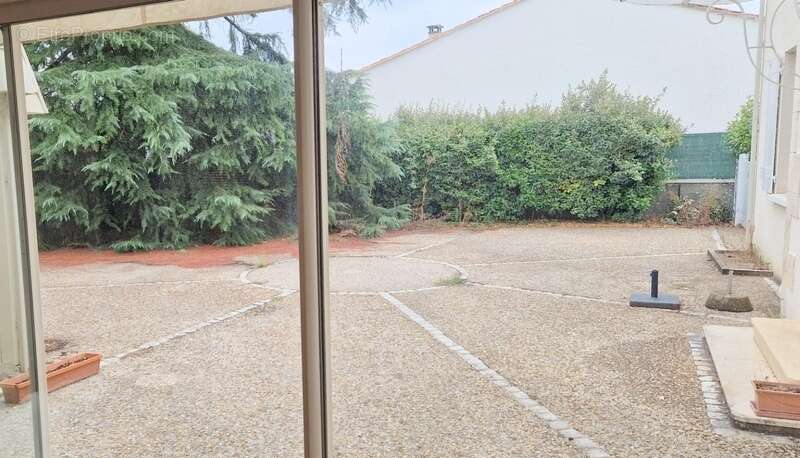 Maison à SAINT-YRIEIX-SUR-CHARENTE