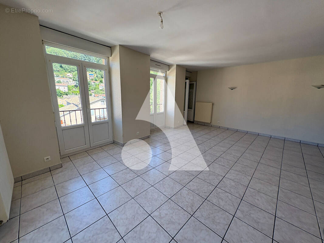 Vals-les-Bains : un T3 avec 30 m² de terrasse, le coup de coeur est là ! - photo 1