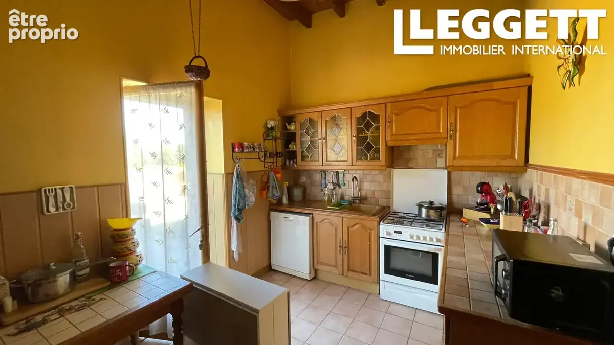 Grande maison de village de 5 chambres avec terrain, nombreuses dépendances et allée privée - photo 4