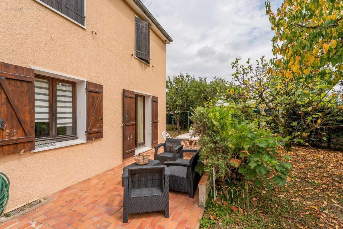 Maison mitoyenne T5 avec jardin - photo 3