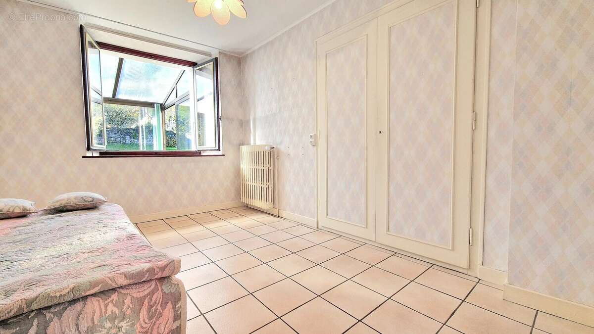Maison à COLLONGES