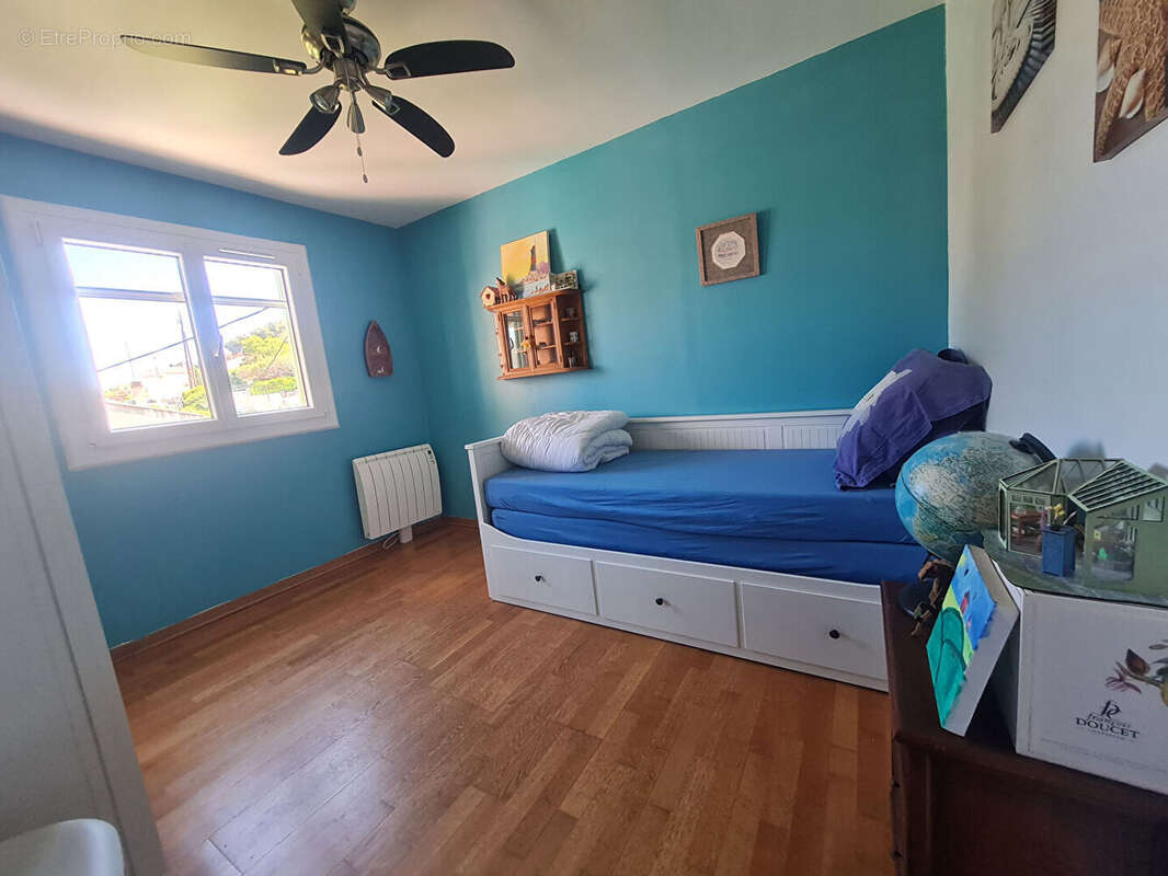 * Vue Mer  imprenable* Maison 5 Pièces avec 3 Chambres * Terrasse et Piscine * Garage * (83430) SAINT MANDRIER SUR MER - photo 13