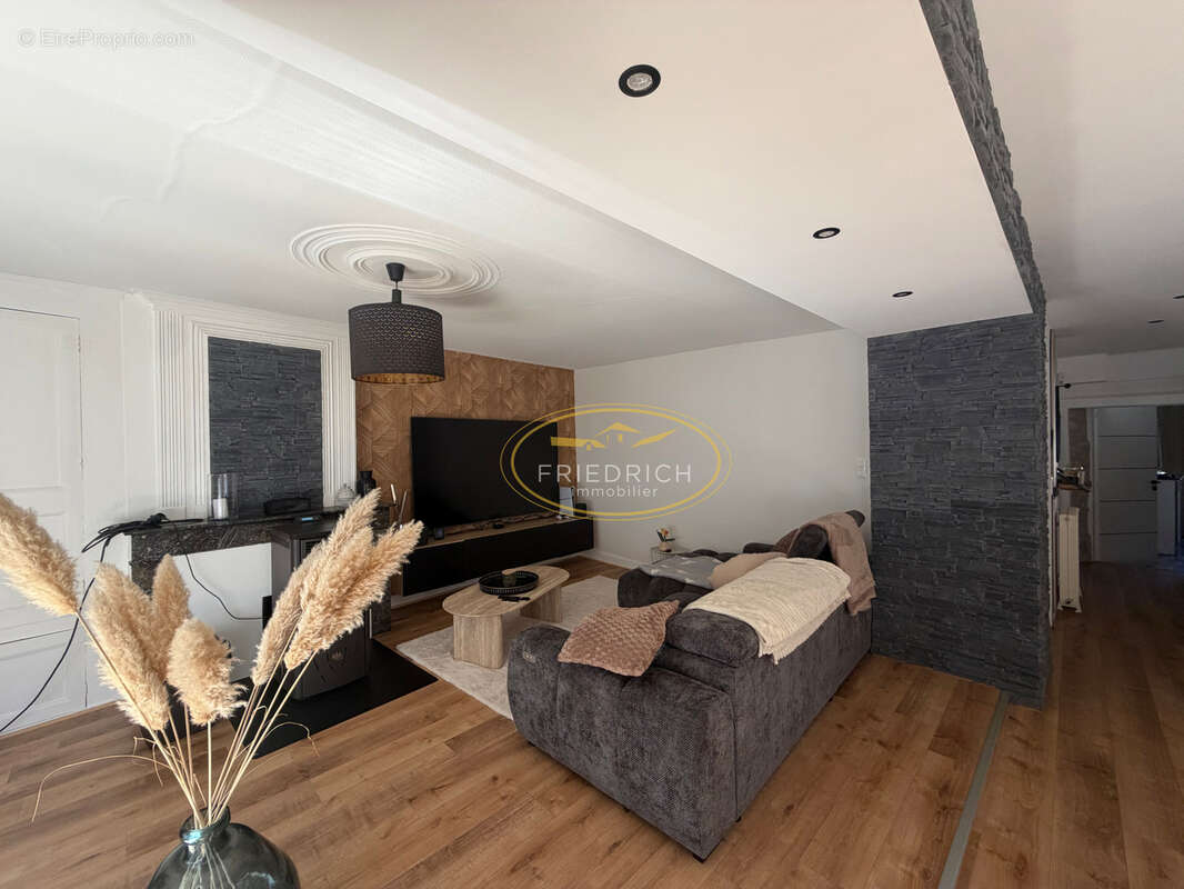 Immeuble de rapport avec local commercial et appartement - Centre-ville - photo 3