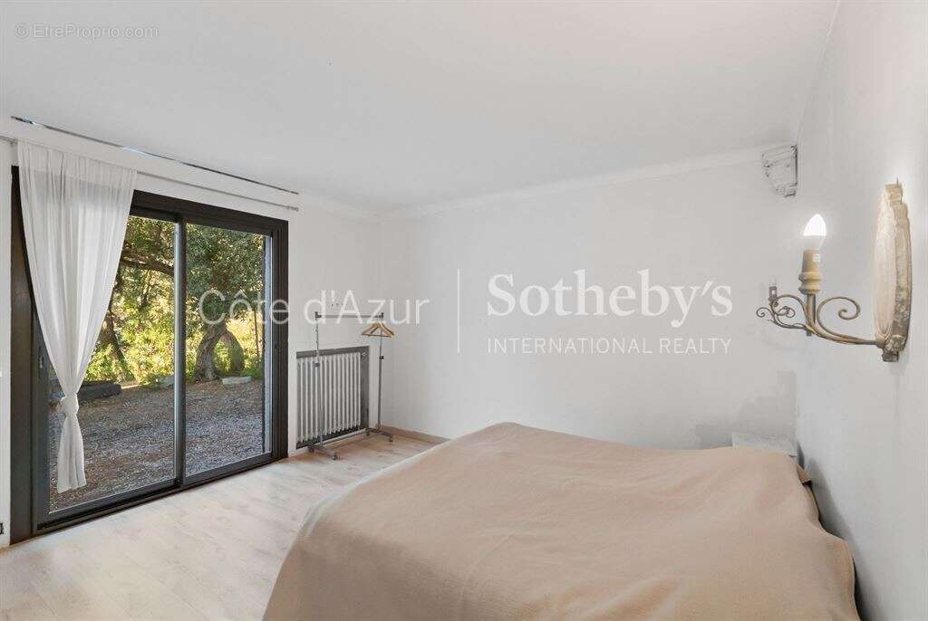 Maison à MANDELIEU-LA-NAPOULE