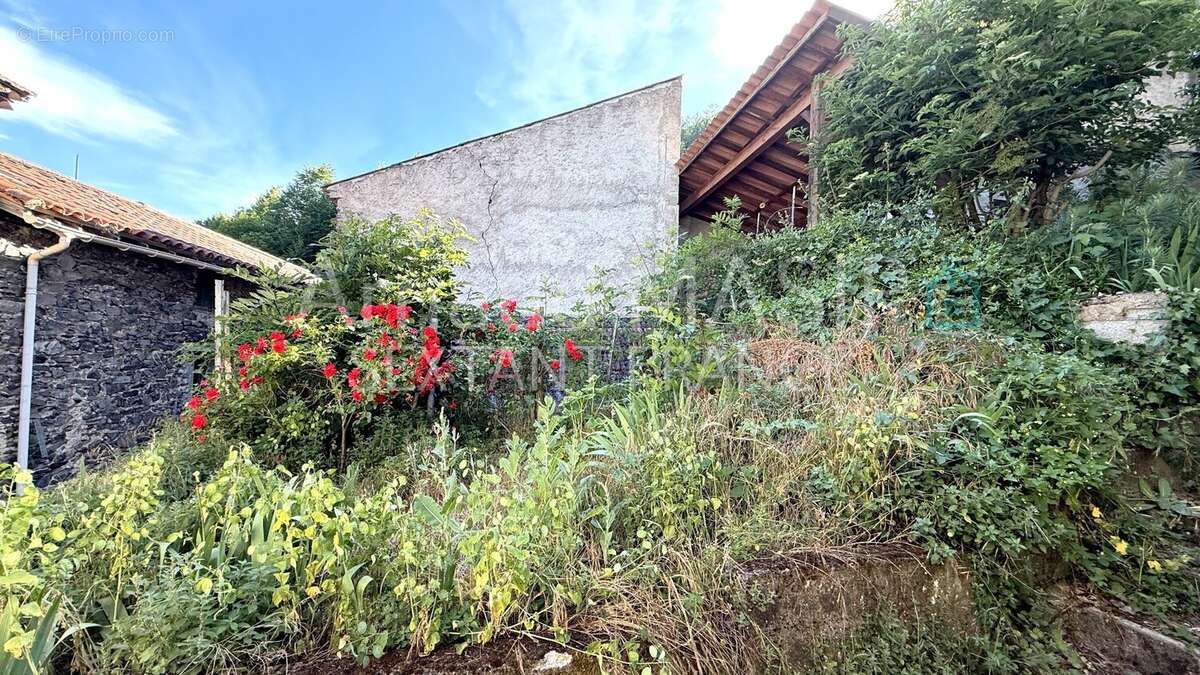 Grange a amenager, abri voiture, jardinet dans hameau prise - photo 6