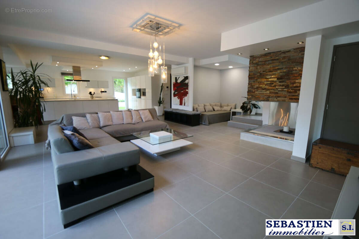 Séjour - Maison à FREJUS