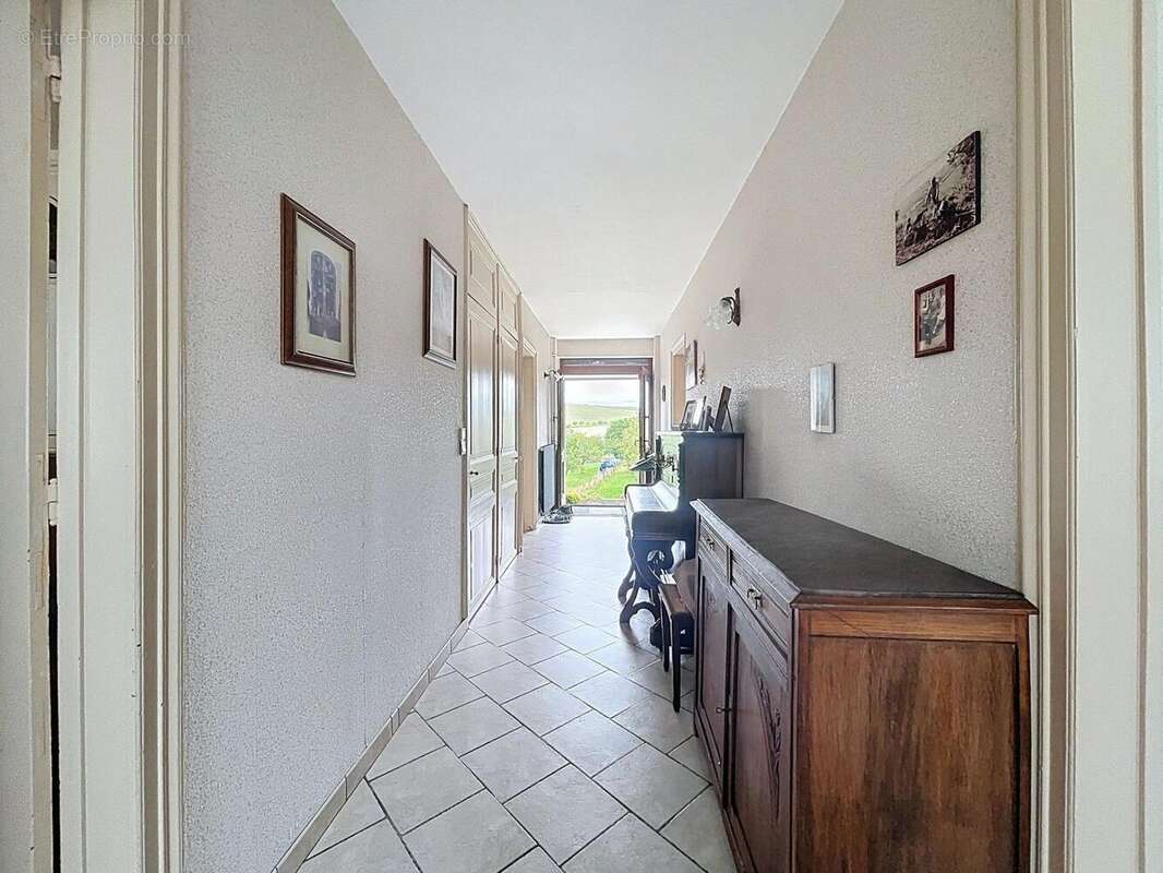 Maison 165 m² à Chappes  - photo 4