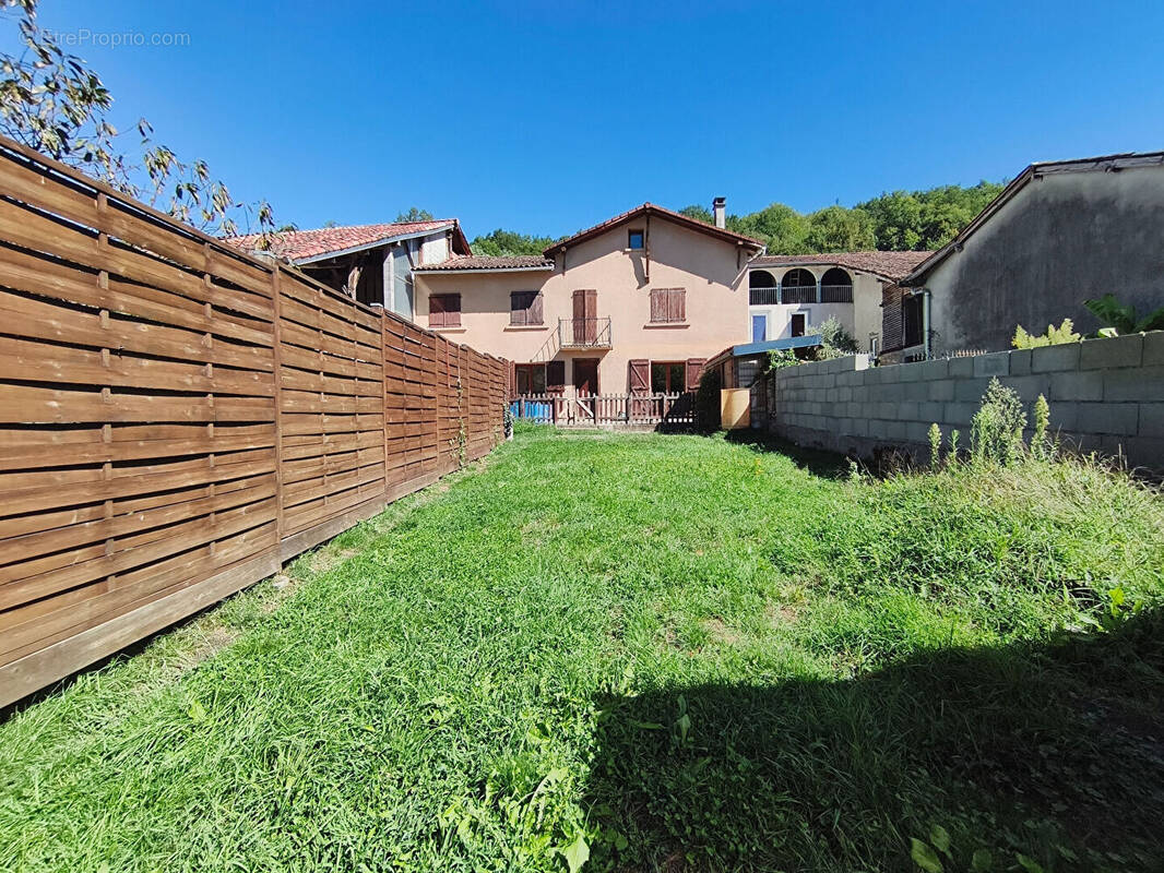 Maison à PRAT-BONREPAUX