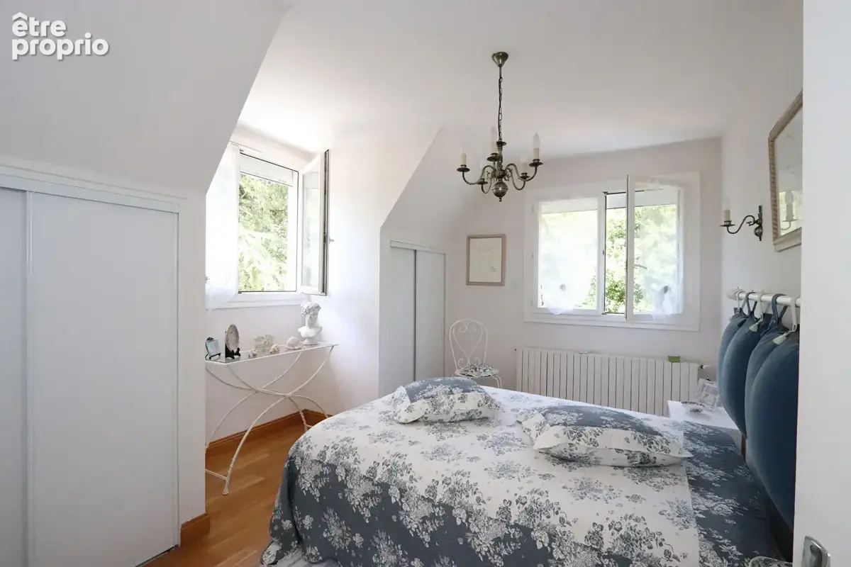 Vaste propriété de 225m² habitables sur terrain de 1919 m² arboré et paysagé - 5 chambres - photo 10