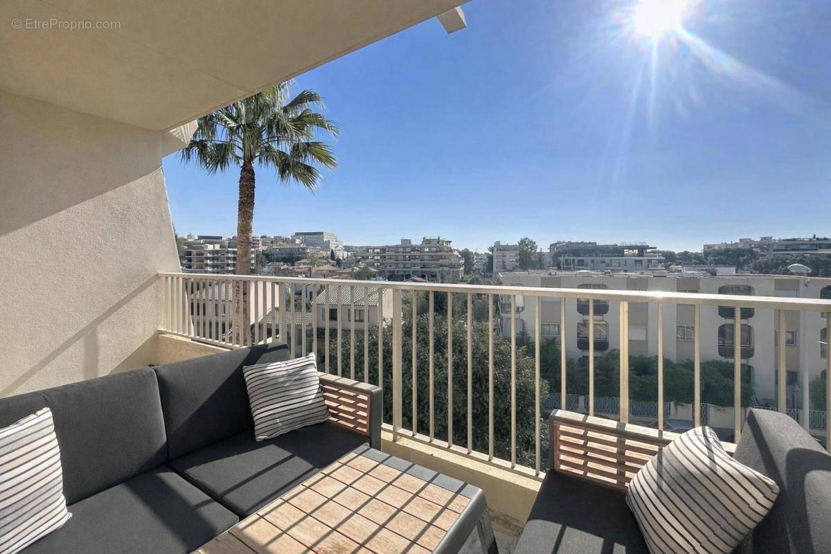 Appartement à SAINT-LAURENT-DU-VAR