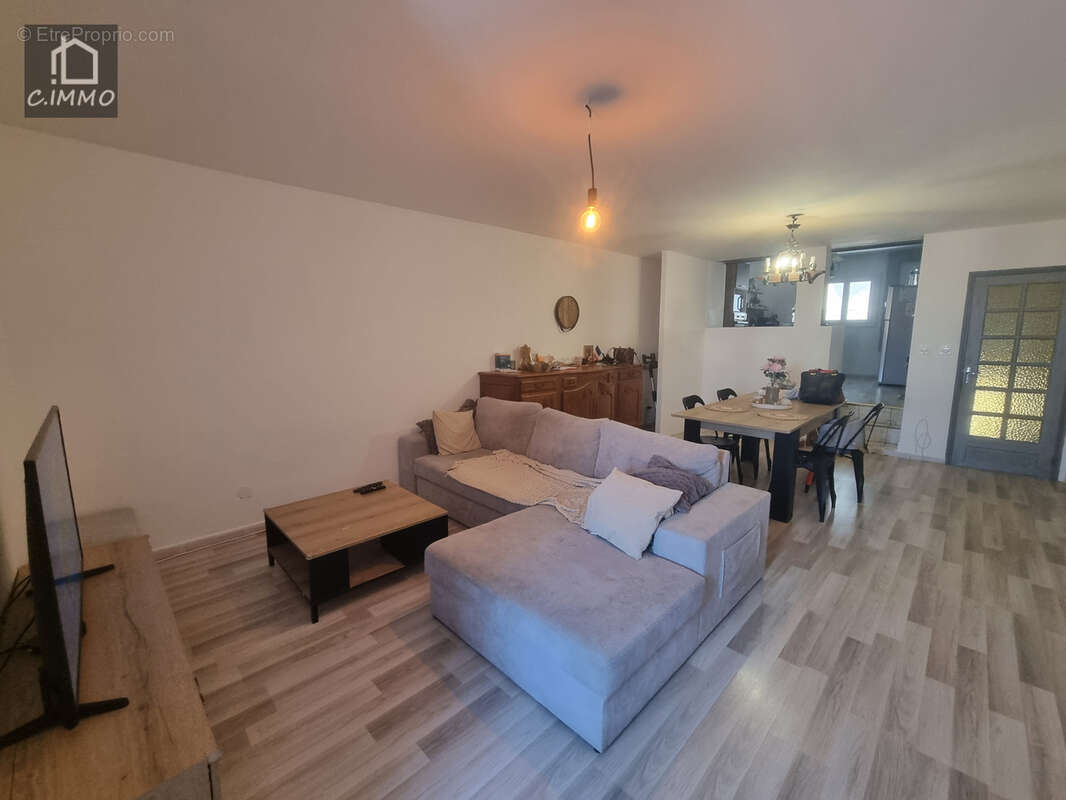 Jolie Maison de village rénovée T3 avec cave de 12 m2 et avec  terrain de terres non attenant. - photo 3