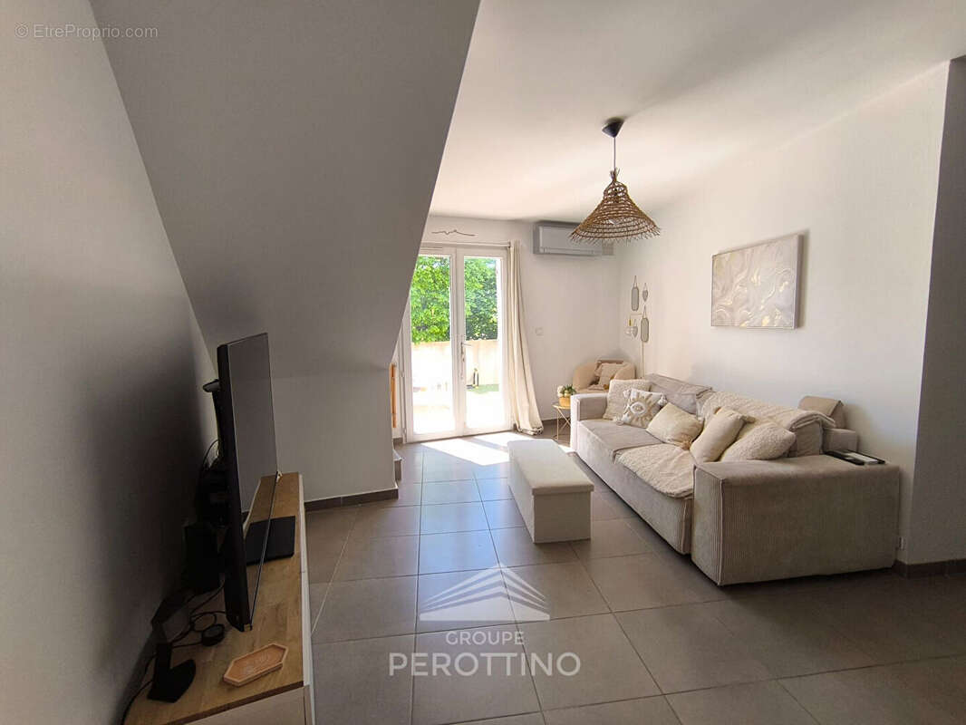 Appartement à PEYPIN